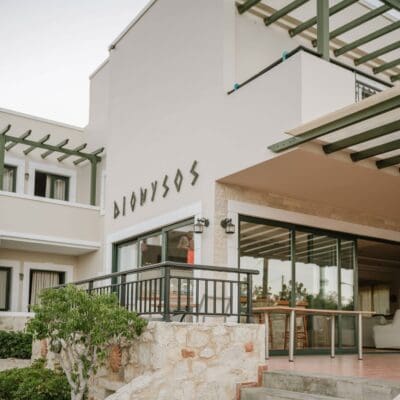 Dionysos Apartments & Studios