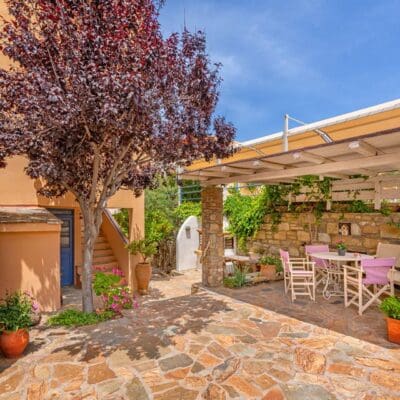 Niovi Seaview Apartments